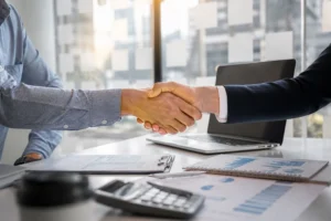 Consultoría estratégica para empresas que buscan cómo elegir un partner Zoho CRM con certificación oficial, asegurando una implementación técnica sin errores y alta rentabilidad.